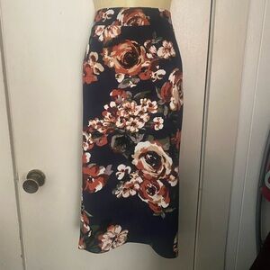 Iris Floral Pencil Skirt in Navy and Red Size Small